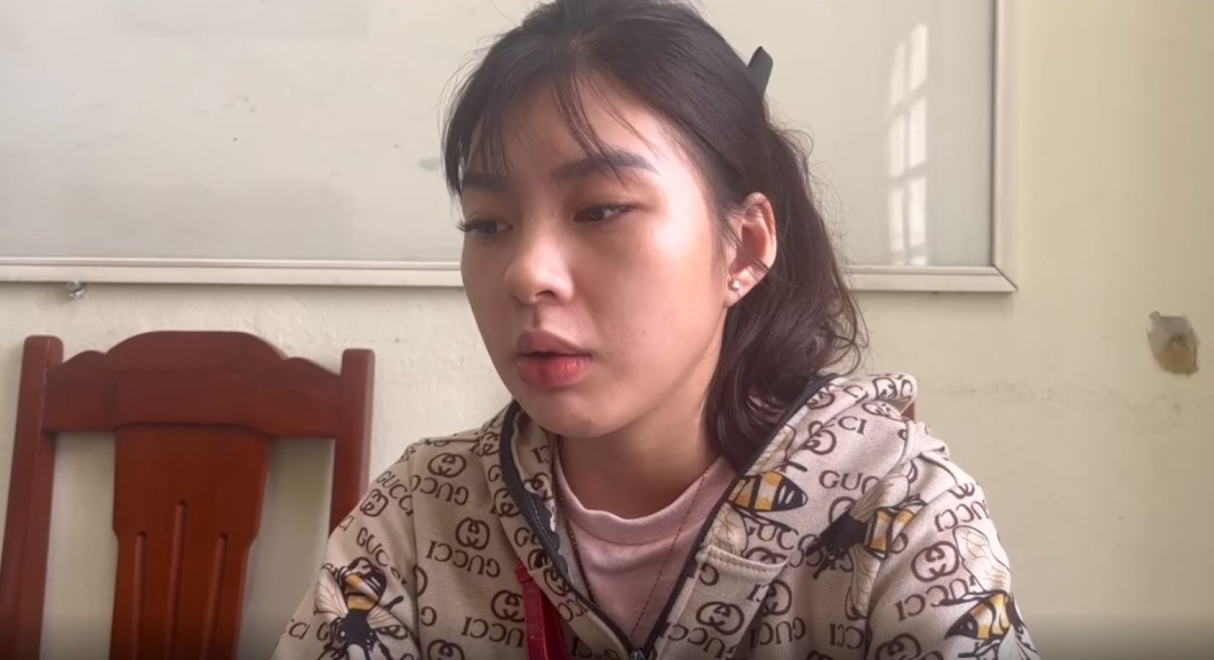 N.T.A thừa nhận hành vi báo tin giả tại cơ quan điều tra. Ảnh cắt từ clip do Công an Thanh Hóa cung cấp