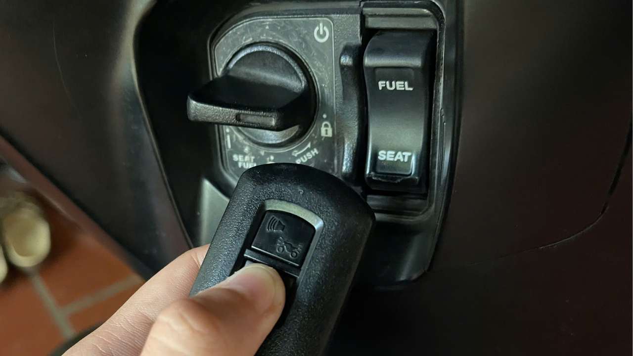 Users need to avoid a few common mistakes to use smart motorbike locks effectively. Photo: Ngoc Diep