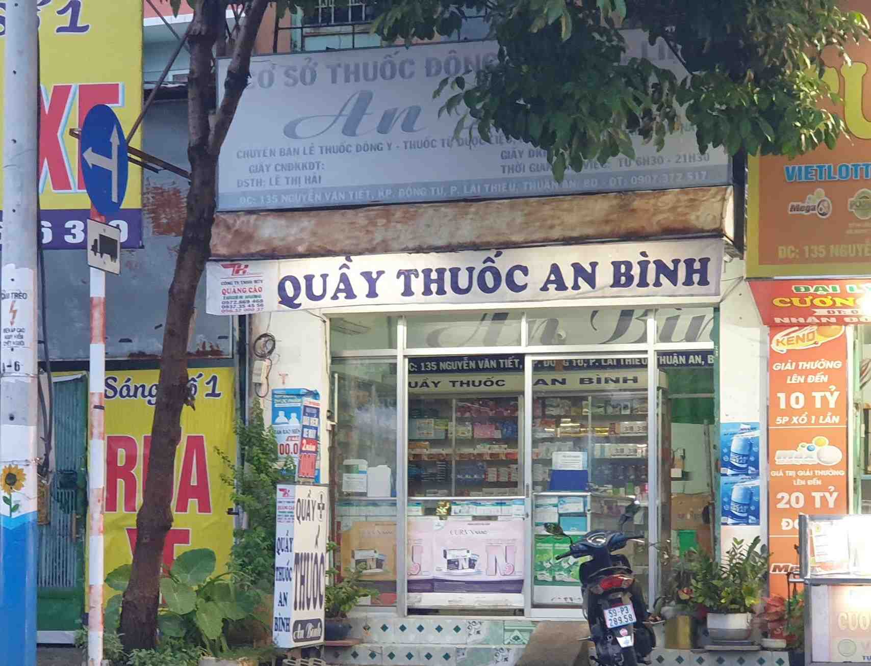 Authorities discovered 6 pharmaceutical establishments trading in counterfeit goods in terms of value and uses. Photo: Dinh Trong