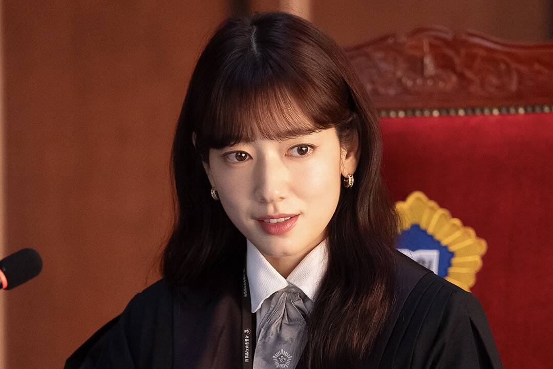 Park Shin Hye trong phim "Thẩm phán từ địa ngục". Ảnh: Nhà sản xuất