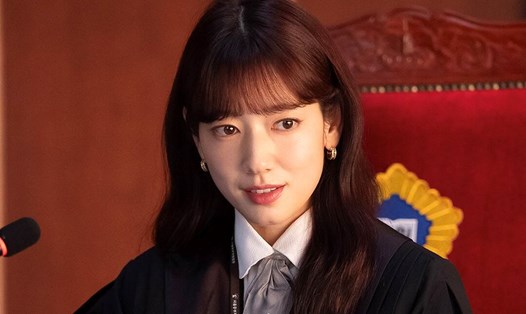 Park Shin Hye trong phim "Thẩm phán từ địa ngục". Ảnh: Nhà sản xuất