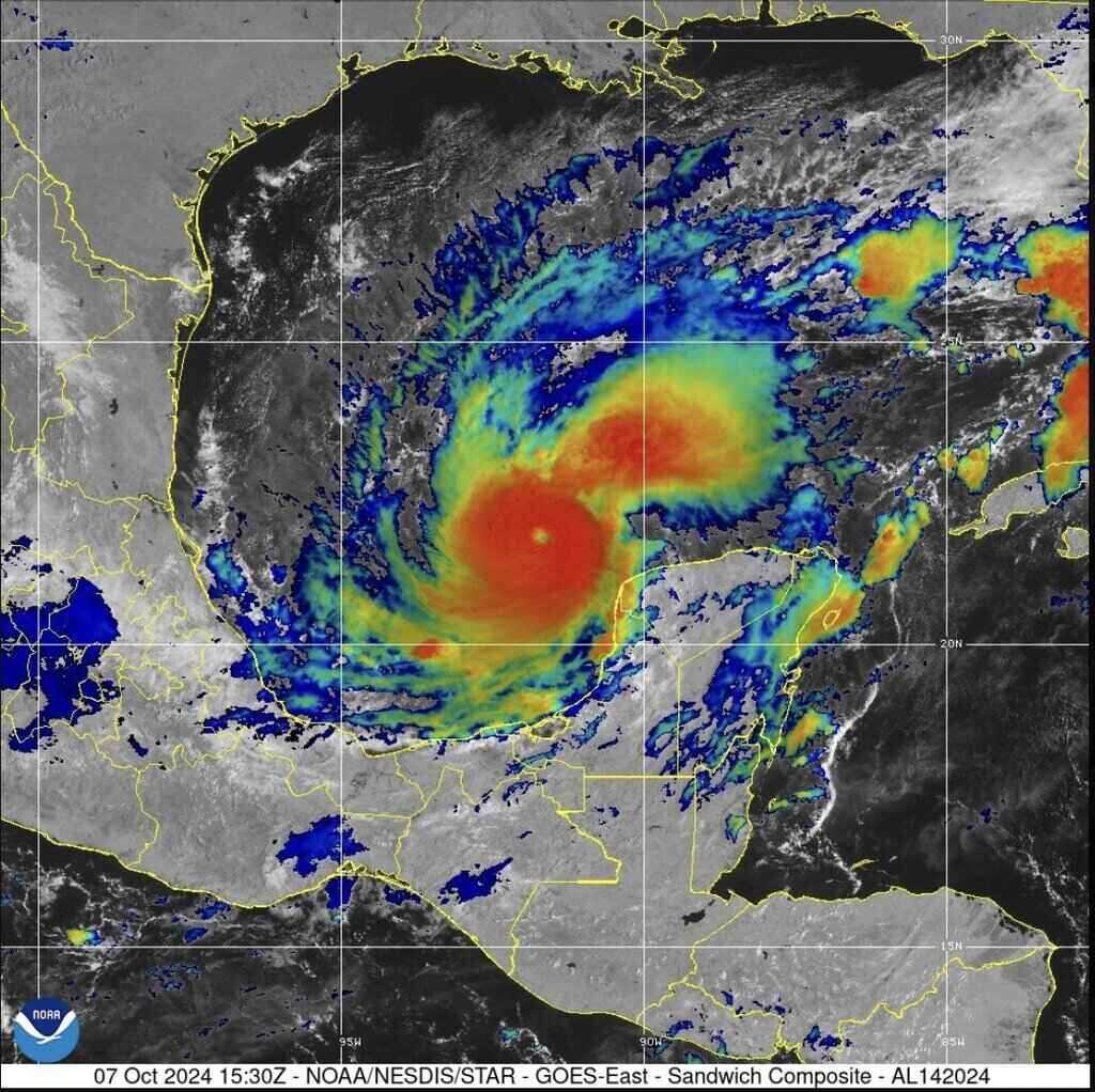 Sieu bao Milton du bao se tang cap tro lai trong ngay 8.10. Anh: NOAA