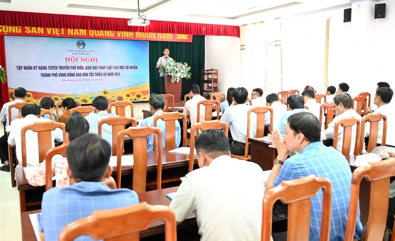 Training on propaganda and dissemination skills, legal education for districts and cities in ethnic minority areas in 2024. Photo: Xuan Nhi