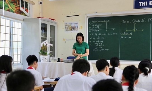 Nhiều ý kiến đề xuất nên giảm tuổi nghỉ hưu với giáo viên. Ảnh: Vân Trang