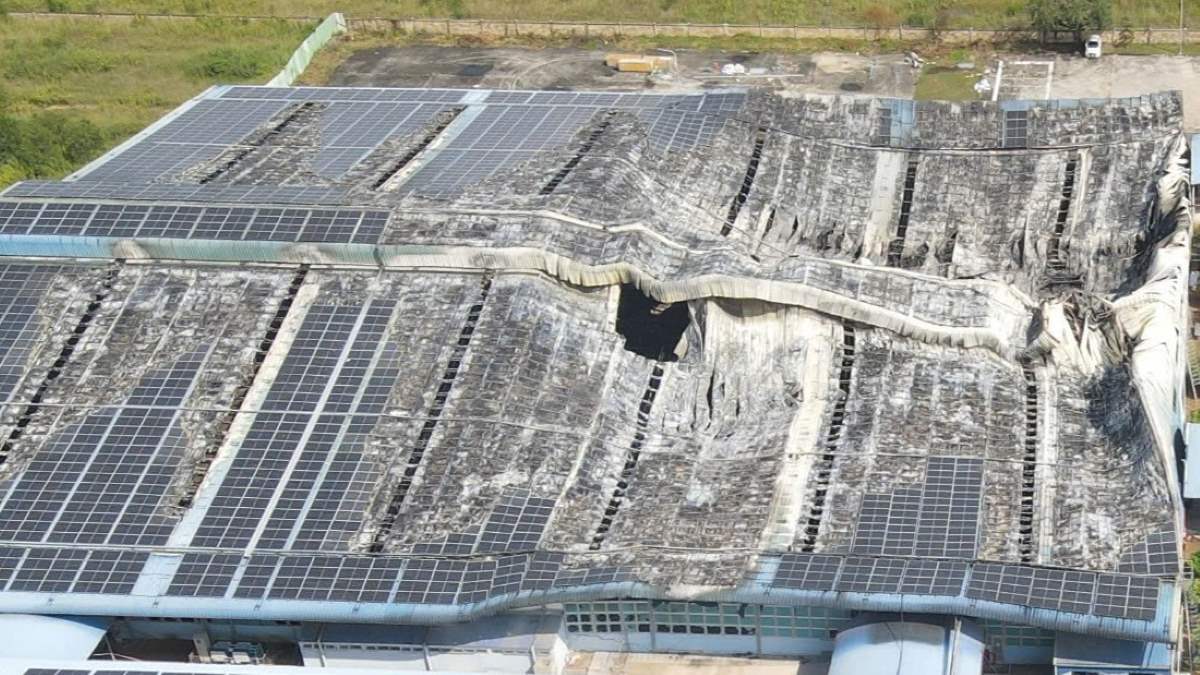 Thiệt hại ước tính khoảng 100 tỉ đồng sau vụ cháy đêm 6.10. Ảnh: Khánh Lâm