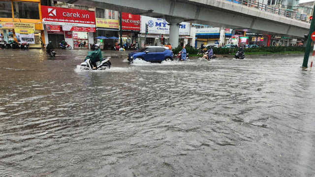 Duong Nguyen Kiem (quan Go Vap) cung ngap sau, anh huong den tinh hinh giao thong tai khu vuc.