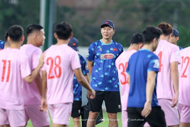 Huấn luyện viên Kim Sang-sik và chuyện chọn tên tuổi hay phong độ cầu thủ