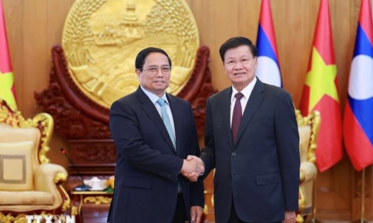 Thủ tướng Chính phủ Phạm Minh Chính hội kiến Tổng Bí thư, Chủ tịch nước Lào Thongloun Sisoulith. Ảnh: TTXVN