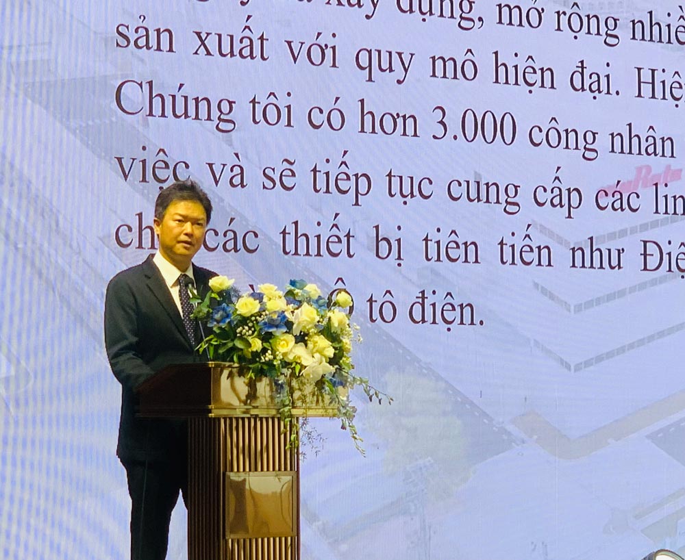 Ong Hiroyuki Okuda, Tong Giam doc cong ty TNHH Murata Manufacturing Viet Nam phat bieu tai dien dan. Anh: Tuong Minh