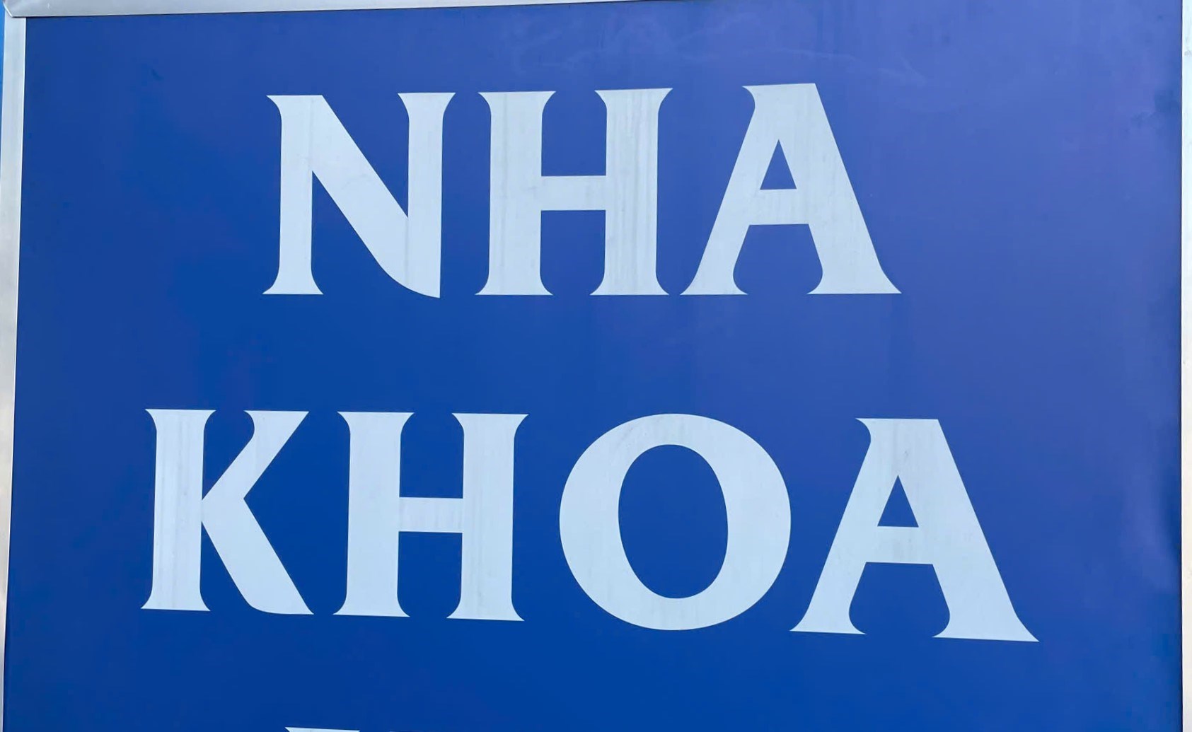 Many dental clinics and dentists were fined for not having an operating license. Photo: Dinh Trong