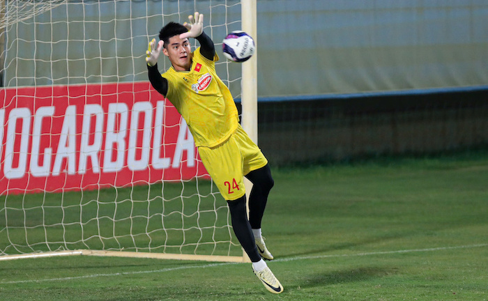 Goalkeeper Tran Trung Kien may be given the opportunity to attend the 33rd SEA Games by coach Kim Sang-sik. Photo: Minh Dan
