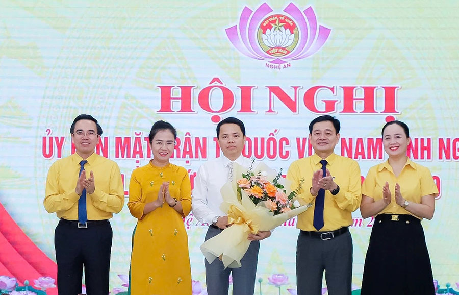 Standing Deputy Secretary of Tan Ky District Party Committee Phan Sy Cuong holds the position of Vice Chairman of the Vietnam Fatherland Front Committee of Nghe An province. Photo: Quang Dai