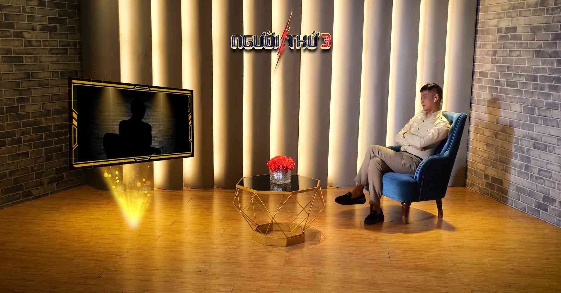 Chị H tâm sự với Lê Hoàng tại "Người thứ 3". Ảnh: NSX.