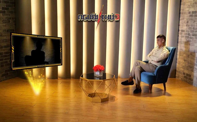 Ms. H confided in Le Hoang at "The Third Person". Photo: Producer.