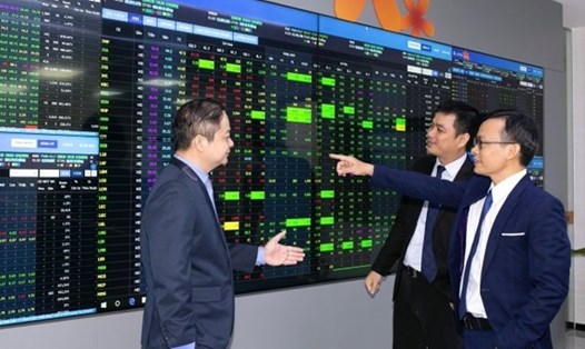 Các chuyên gia vẫn tin vào sự bùng nổ của thị trường chứng khoán thời gian tới. Ảnh: Lê Toàn
