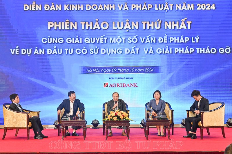 Các đại biểu thảo luận tại diễn đàn. Ảnh: Bộ Tư pháp
