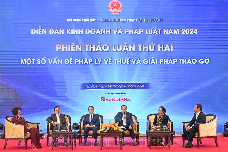 Phien thao luan nhung van de vuong mac ve thue. Anh: Bo Tu phap