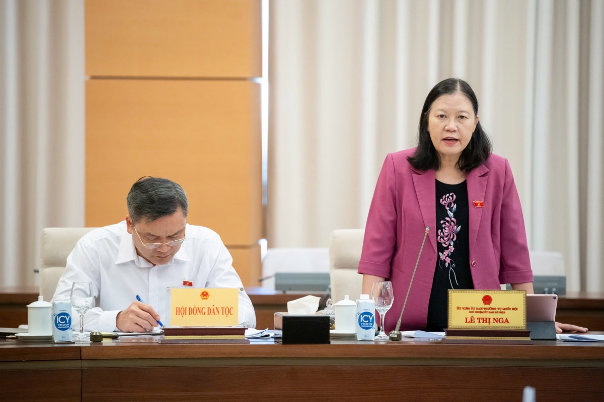 Chủ nhiệm Ủy ban Tư pháp Lê Thị Nga đề nghị Chính phủ tiếp tục chỉ đạo quản lý, chấn chỉnh thị trường vàng. Ảnh: Văn Toản