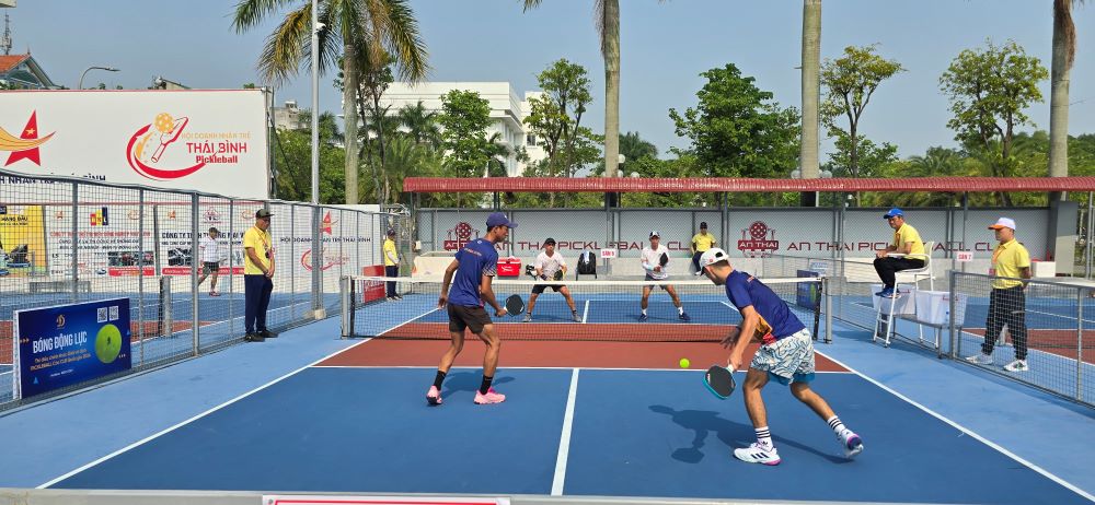The first exciting matches at the national pickleball tournament were held in Thai Binh from October 9 to 12. Photo: Trung Du