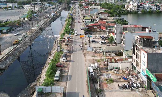 Quận Hoàng Mai (Hà Nội) đang tập trung giải phóng mặt bằng để thi công mở rộng đường Tam Trinh. Ảnh: Hữu Chánh