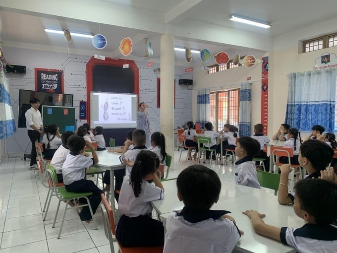 Despite many efforts and progress, English teaching in Vietnam still faces many difficulties. Photo: EQuest