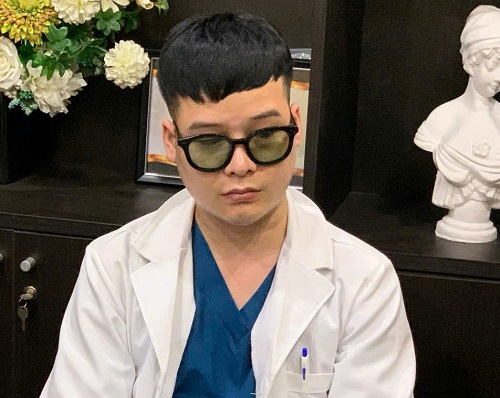 The clinic where Mr. Chien worked violated regulations. Mr. Chien himself did not have a degree or medical certificate but impersonated Dr. Vo Minh Thanh and provided consultation and medical examination and treatment to people. Photo: Thanh Tuan