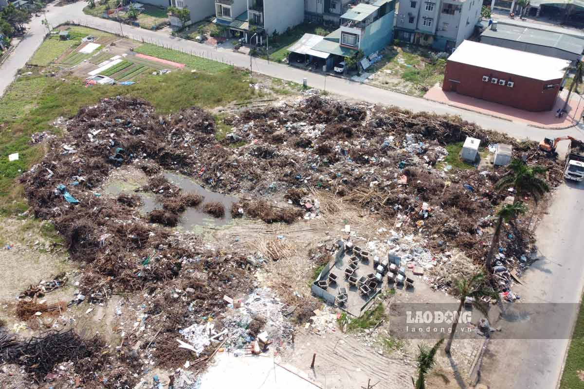 Temporary landfill in Bai Muoi urban area, Cao Thang ward, Ha Long city, Quang Ninh province. Photo: Doan Hung