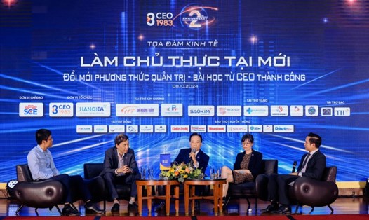Các chuyên gia tham gia tọa đàm doanh nhân “làm chủ thực tại mới”. Ảnh: Minh Thư