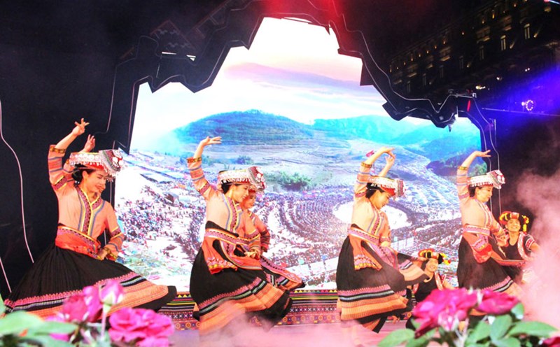 The art program aims to raise funds for charity to support people affected by storms and floods in Lao Cai. Illustration photo: Hoang Thu