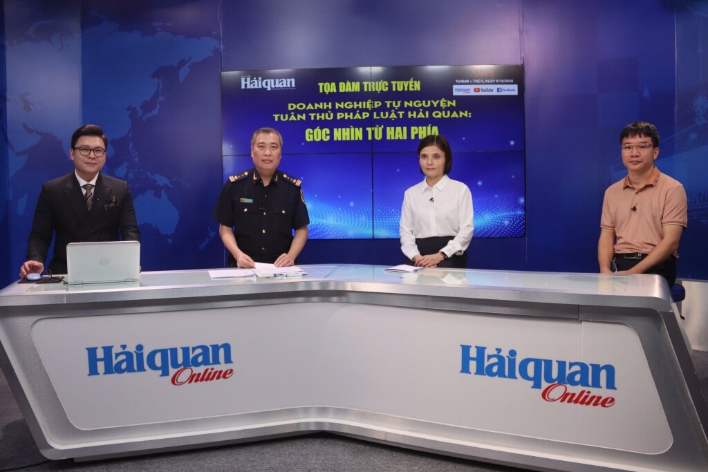 Online seminar “Enterprises voluntarily comply with customs laws: Perspectives from both sides”. Photo: Organizing Committee