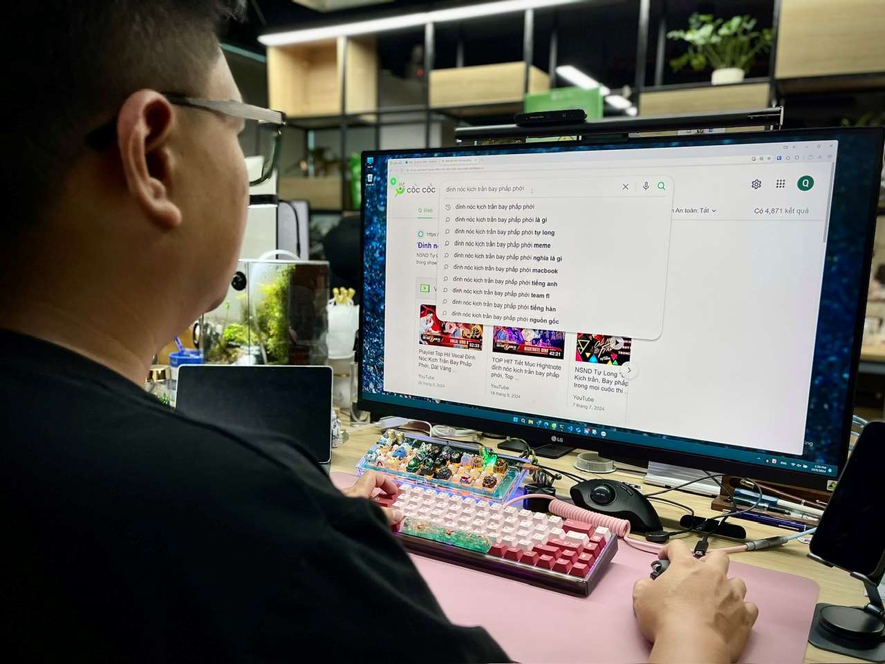 Vietnamese online search trends in the third quarter of 2024 recorded the rise of many slang words. Photo: Kieu Trang