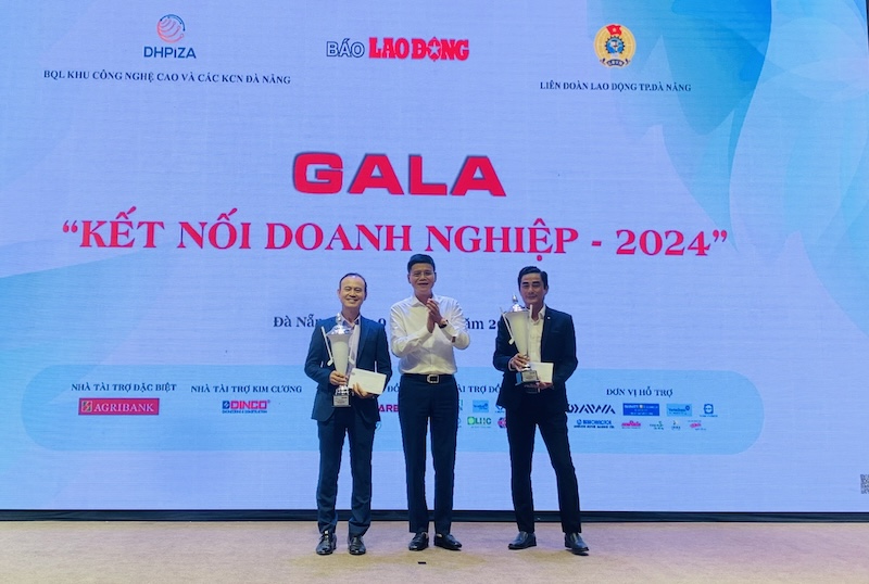 Trao 12 giải thưởng cho giải golf "Kết nối Doanh nghiệp". Ảnh: Tường Minh