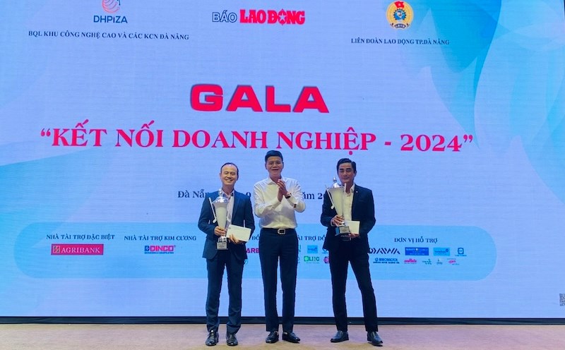 Trao 12 giải thưởng cho giải golf "Kết nối Doanh nghiệp". Ảnh: Tường Minh