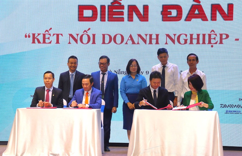 Doanh nghiệp Đà Nẵng ký kết biên bản ghi nhớ hợp tác, tại Diễn đàn Kết nối doanh nghiệp 2024. Ảnh: Mỹ Linh