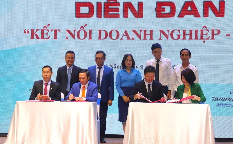 Doanh nghiệp Đà Nẵng ký kết biên bản ghi nhớ hợp tác, tại Diễn đàn Kết nối doanh nghiệp 2024. Ảnh: Mỹ Linh