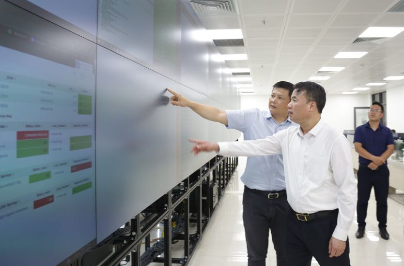 General Director of Vietnam Social Security Nguyen The Manh regularly inspects and directs the digital transformation and application of information technology in the industry. Photo: Vietnam Social Security