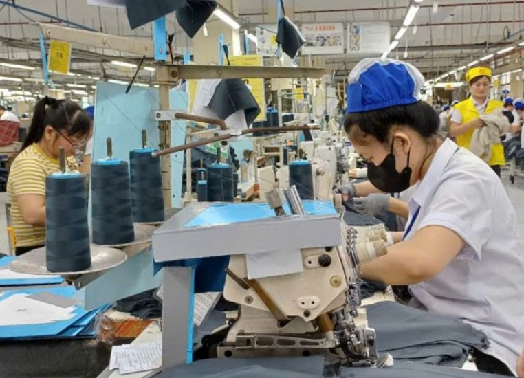 Công ty Cổ phần Việt Hưng có nhu cầu tuyển dụng gần 200 lao động, nhưng từ nhiều tháng qua chưa tuyển được. Ảnh: Nam Dương