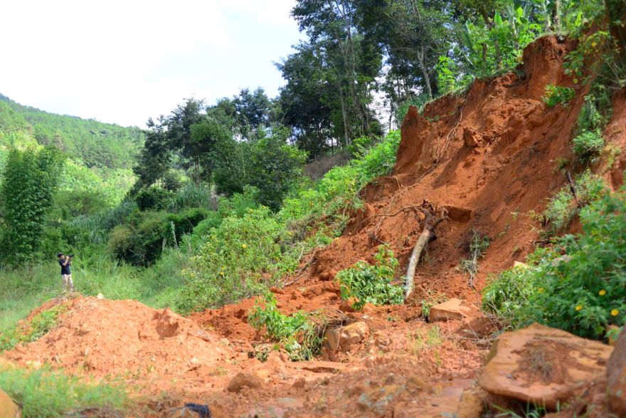 Thoi gian qua, khu vuc doi thong xuat hien nhieu nguy co sat lo. Anh: Hoai Thanh