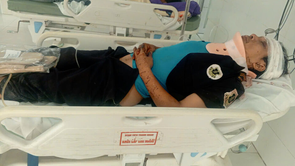 The wife ran around borrowing money to pay for her paralyzed husband's hospital bills. Photo: BVCC