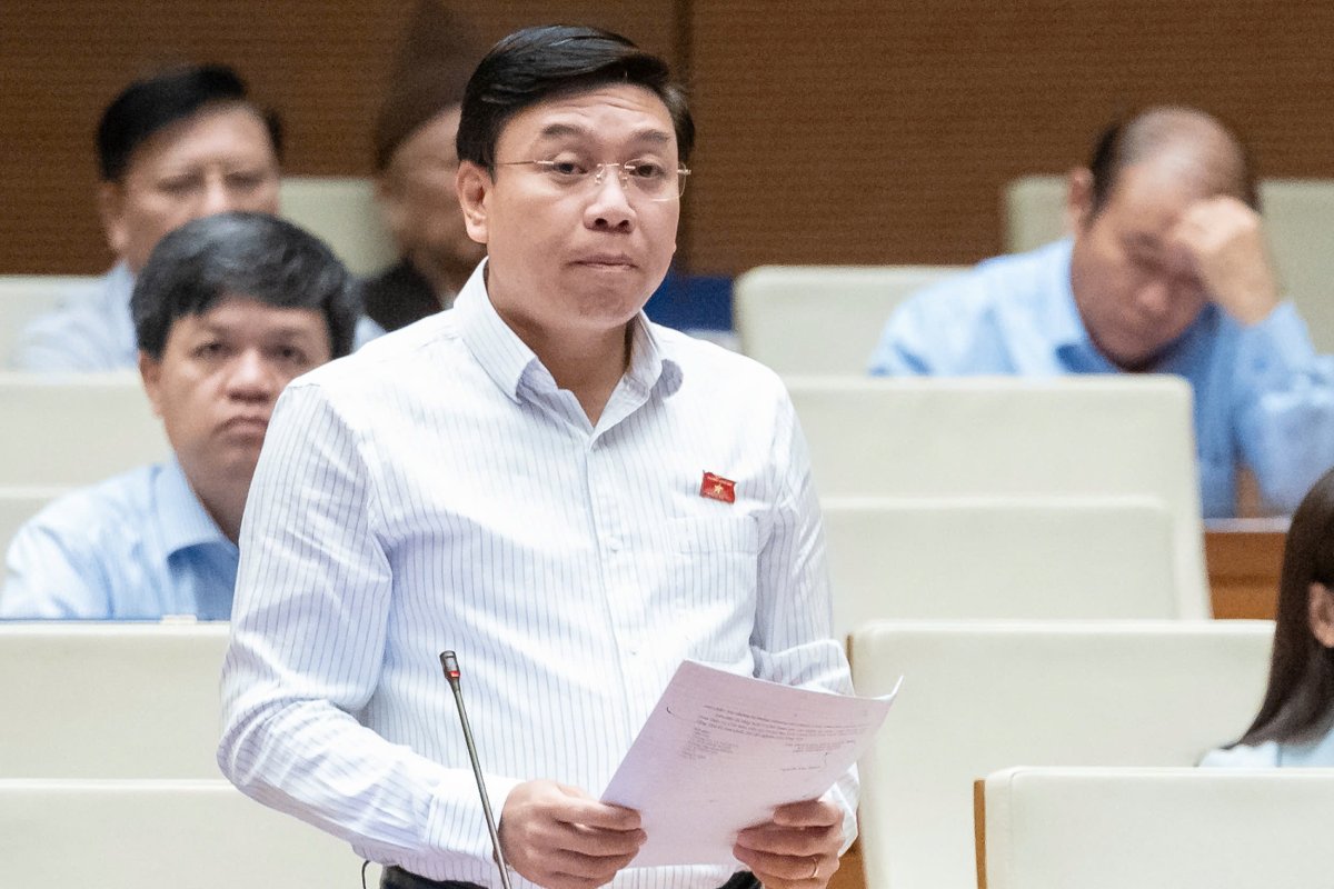 Delegate Nguyen Van Manh - National Assembly Delegation of Vinh Phuc province gives comments on the draft Law on Fire Prevention, Fire Fighting and Rescue. Photo: Pham Thang