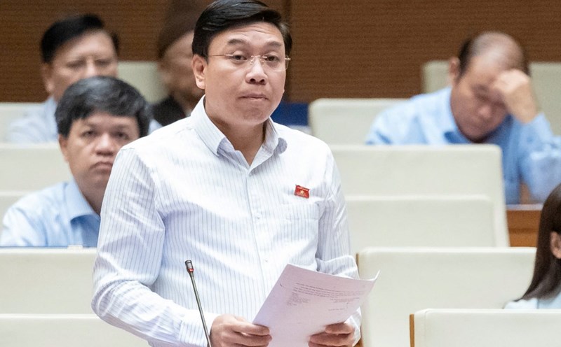 Delegate Nguyen Van Manh - National Assembly Delegation of Vinh Phuc province gives comments on the draft Law on Fire Prevention, Fire Fighting and Rescue. Photo: Pham Thang