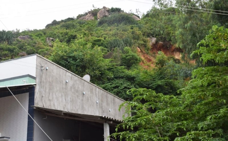 Landslide on Ganh mountain (Duc Pho 1 village, Cat Minh commune, Phu Cat district, Binh Dinh). Photo: Thanh Thanh