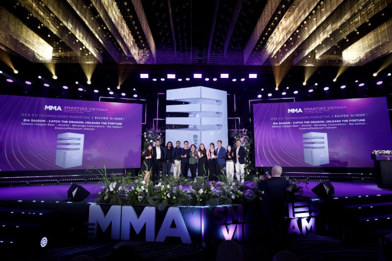SABECO was honored for 2 consecutive years at the MMA Smarties Awards Vietnam 2024 with impressive marketing activities of the Saigon Beer brand. Photo: SABECO