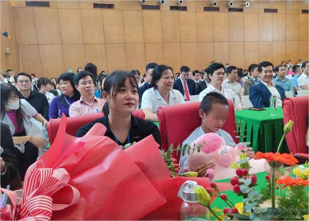 Baby N revived after the flash flood in Nu village (Lao Cai province) on the day she was discharged from the hospital to return home with his family. Photo: Ha Le