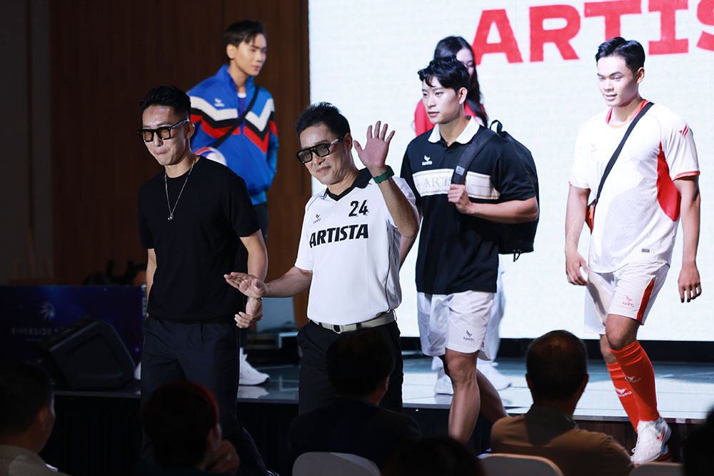 Former football star Hong Son shows off his catwalk skills on the day he launches his own collection. Photo: My Duyen