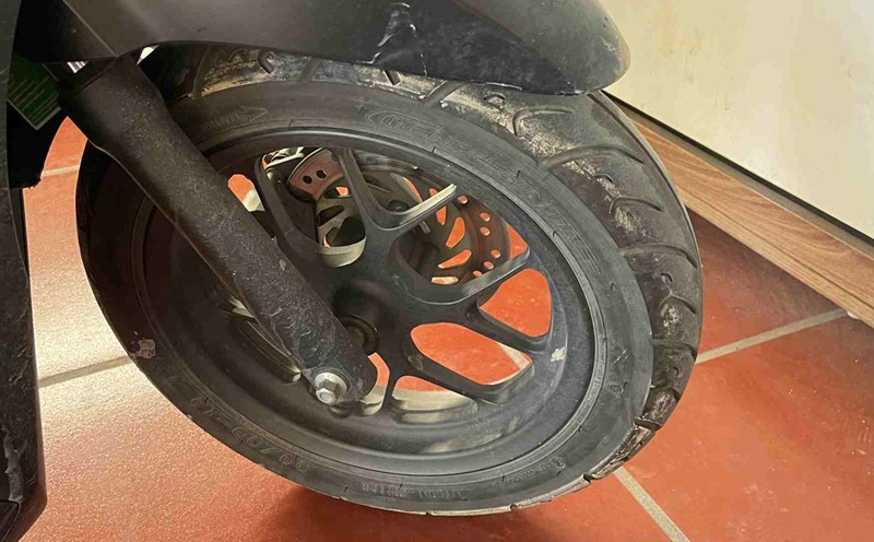 Avoiding some mistakes with motorcycle tires helps ensure safety for users. Photo: Ngoc Diep