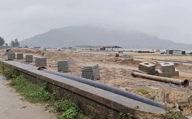 The Cua Nhuong Fishing Port construction project (Cam Xuyen, Ha Tinh) is one of the projects under great pressure to disburse public investment capital because it is scheduled to be completed in 2024. Photo: Tran Tuan.