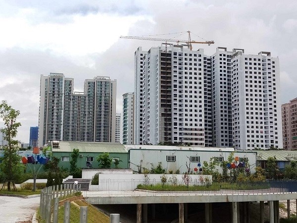 The painful situation of "price gouging" and pushing up real estate and apartment prices. Illustration: Luc Giang