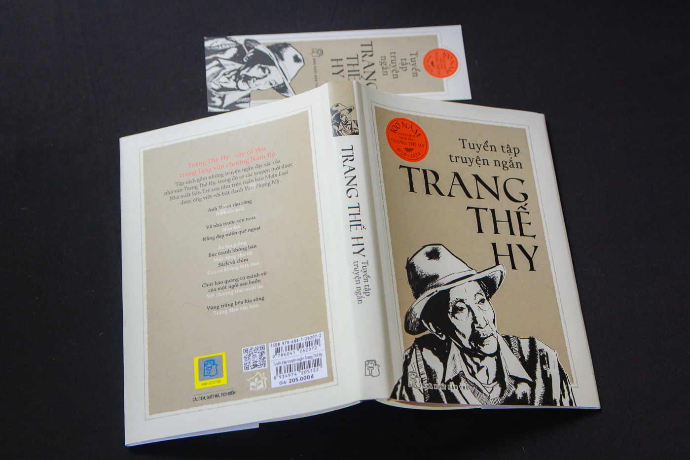 Collection of short stories by writer Trang The Hy. Photo: Publishing House