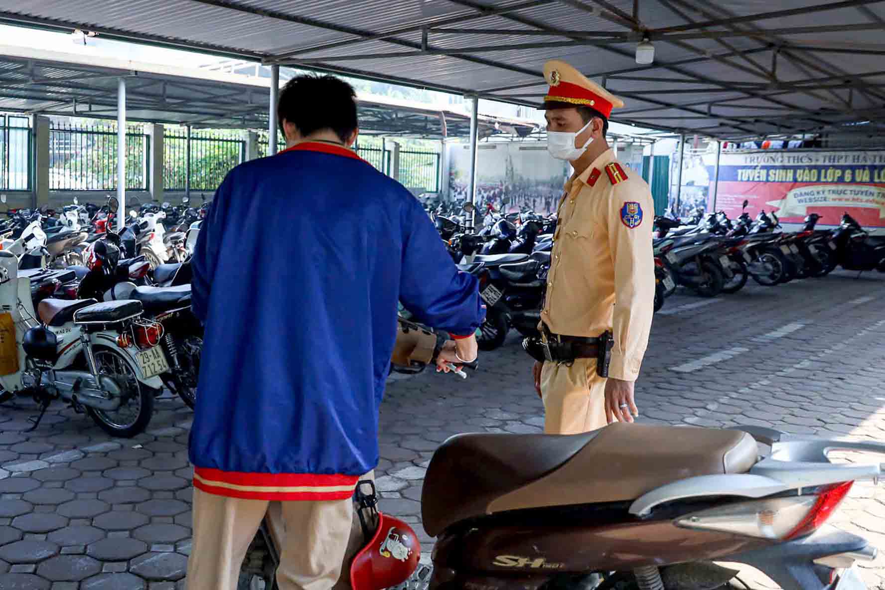 Hanoi Traffic Police will record and enter schools to handle students who violate the law